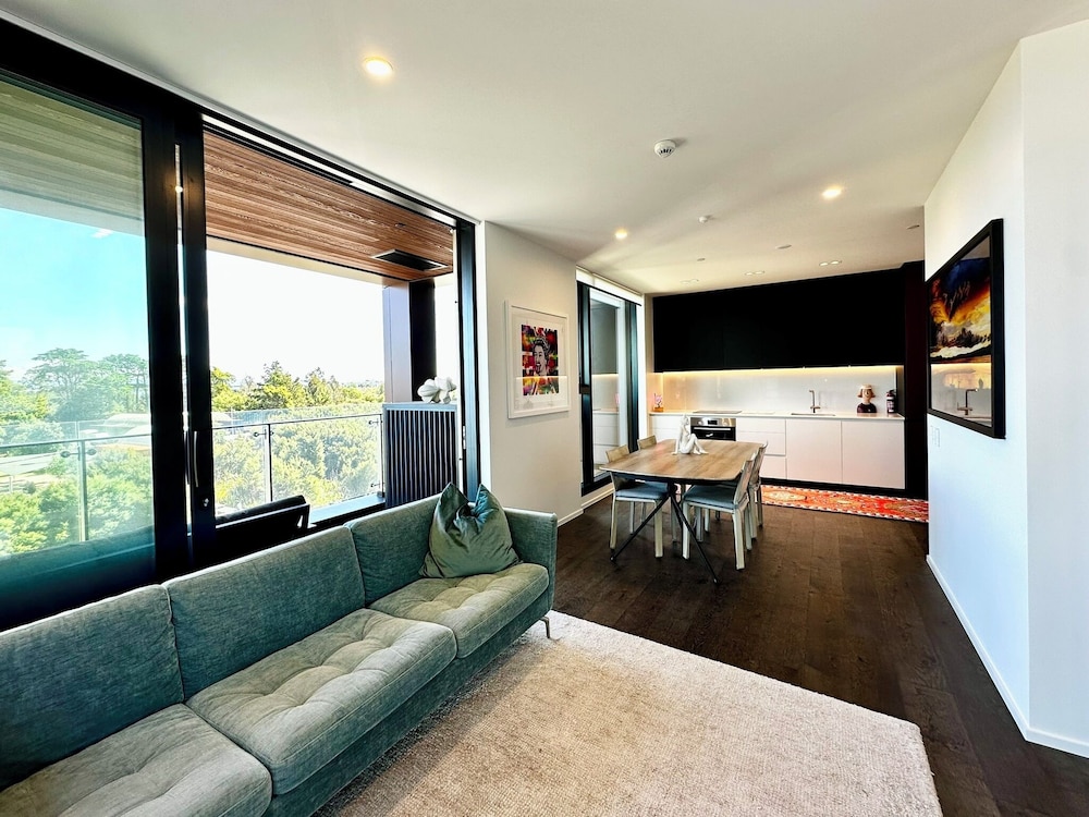 1BR with Balcony Close to Ferry by Zodiak Stays