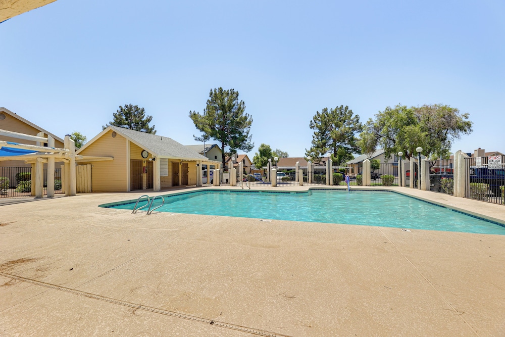 4 Mi to Dtwn: Cozy Couple's Haven w/ Patio in Mesa