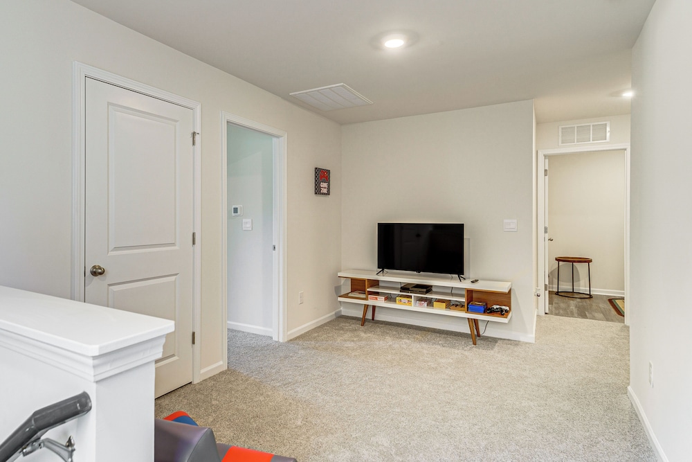 3 Mi to Lake Hickory: Family Home w/ Fire Pit!
