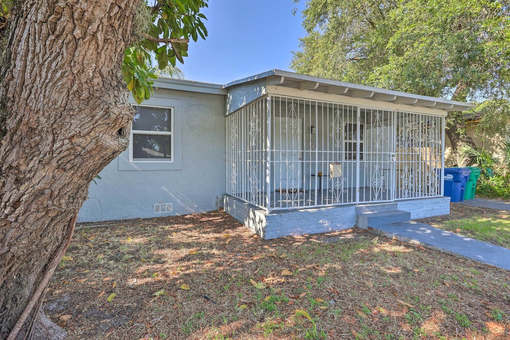 Pet-friendly Miami House ~ 8 Mi to Beaches!