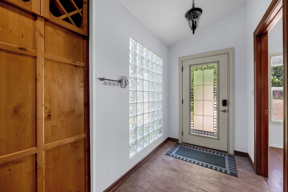 River Oaks Place