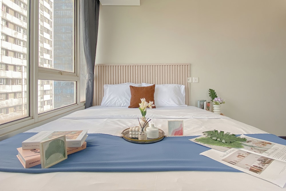 Well Designed 2Br At Nifarro Park Apartment