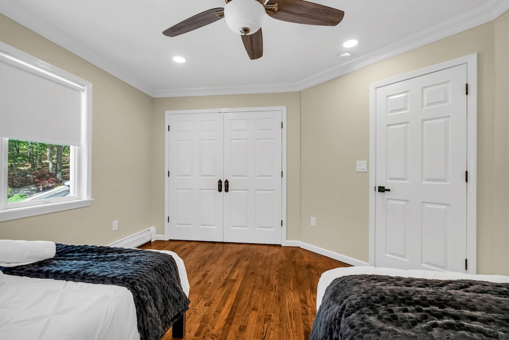Cozy Family Retreat With Great Views and Game Room