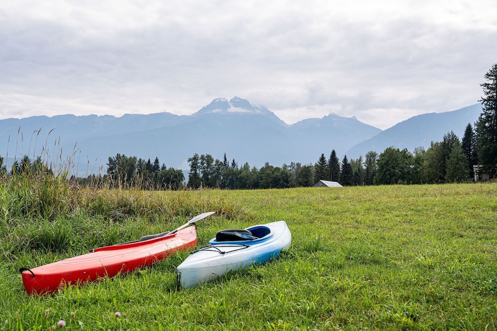 Revelstoke Lakehouse by Revelstoke Vacations