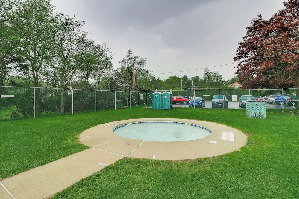 Game Room + Lake Access: Albrightsville Escape