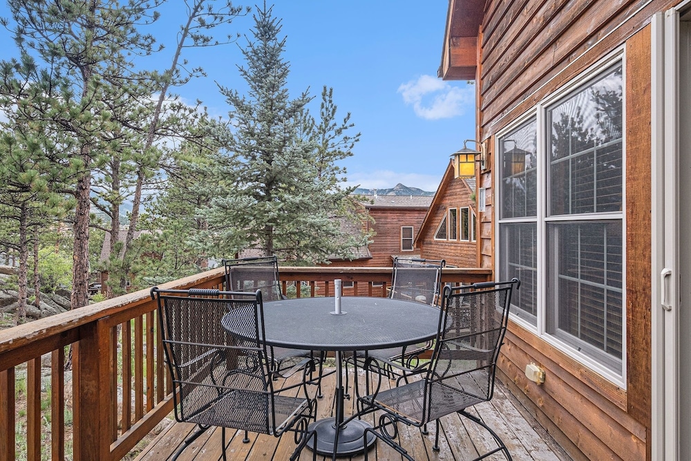 Solitude Bighorn 9 - Estes Park 2 Bedroom Condo by RedAwning - Property Image 1