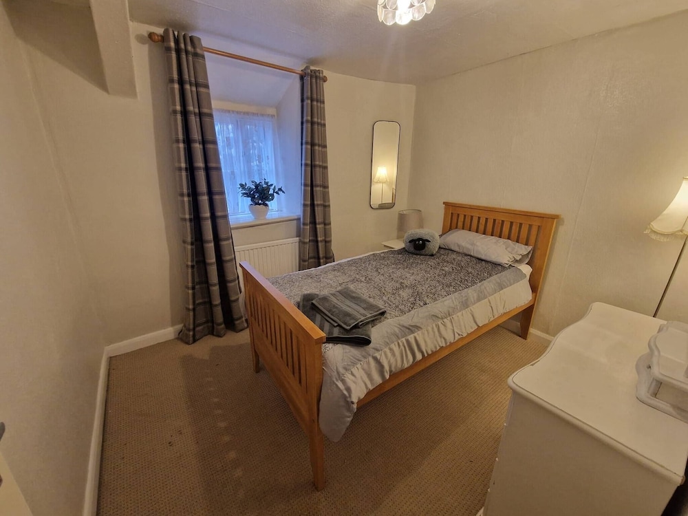 Charming Dolgellau Townhouse With Garden, Perfect for Families