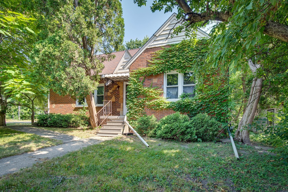 Vacation Rental Near University of Illinois view 4