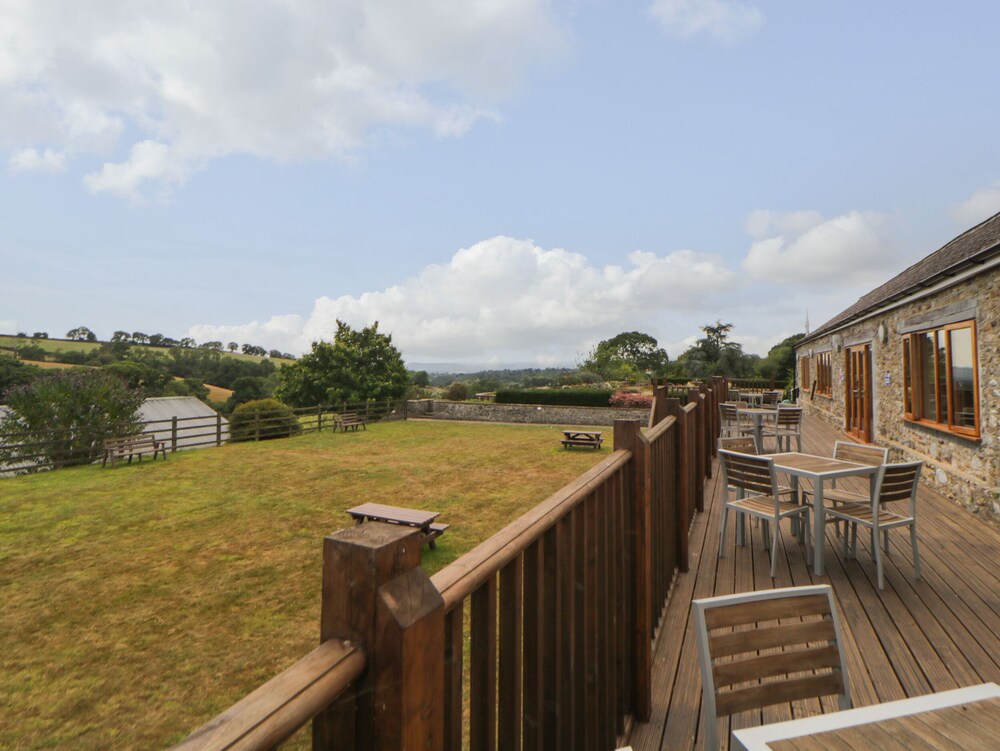 Harcombe House Bungalow 7