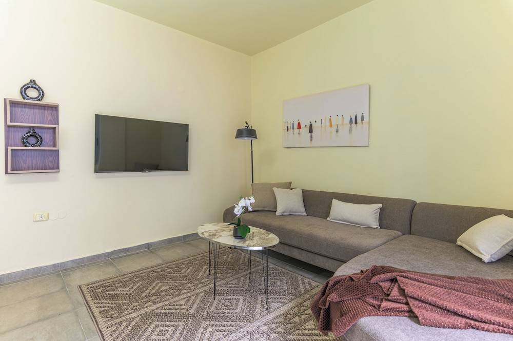 Slate - 2Br Apt W Balcony in Mar Mikhael