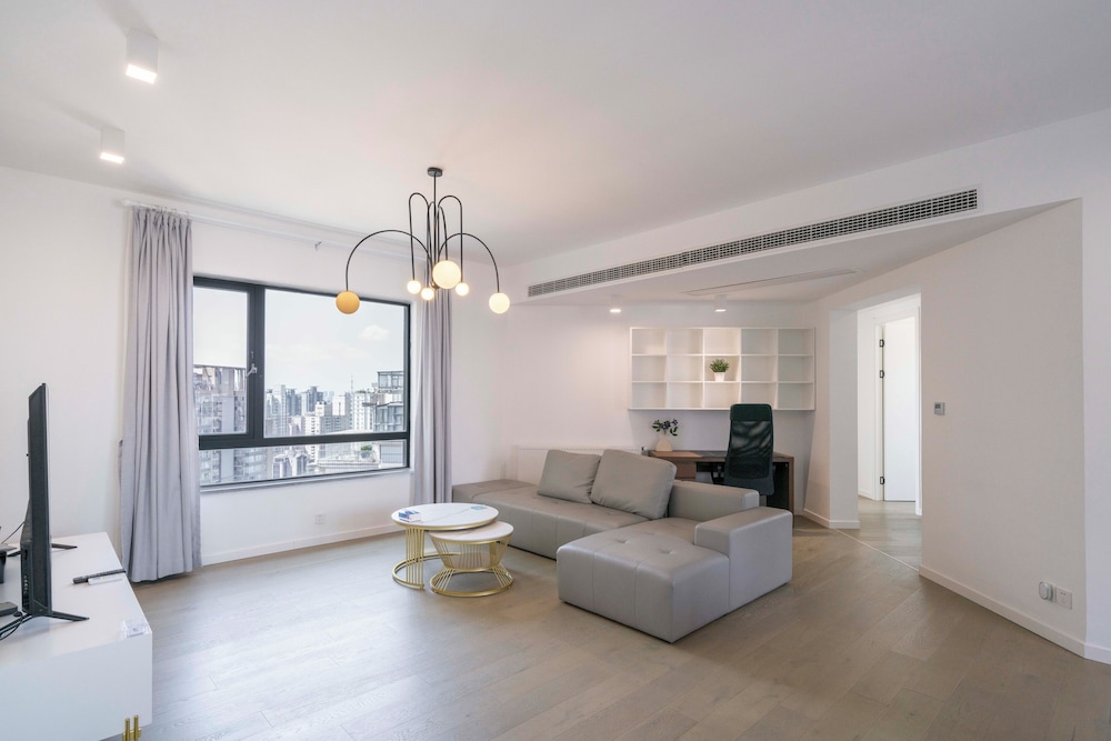 Tyms Elegant 4BR 2BA Apt Xujiahui Malls
