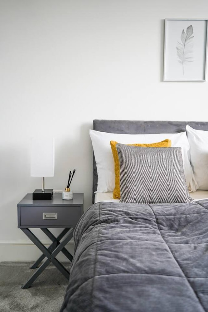 Livestay- Perfect For Contractors Luxury Apartment view 4
