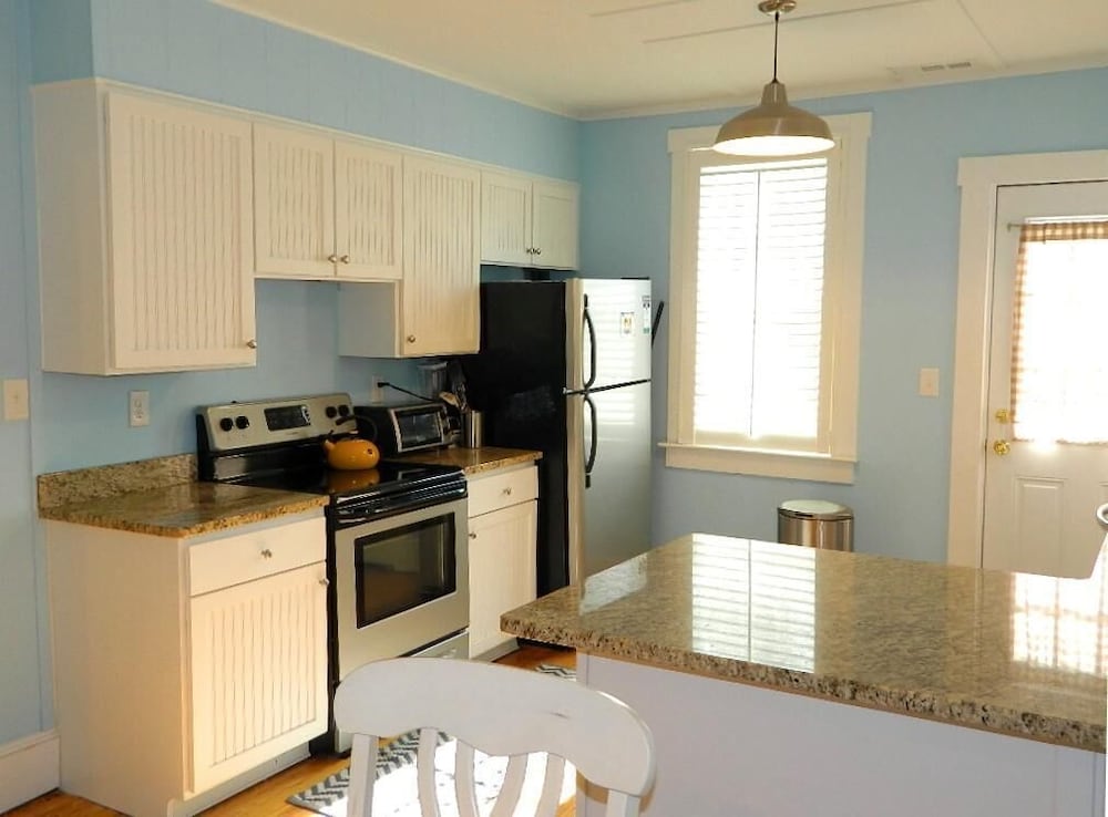 Laurel Street 204