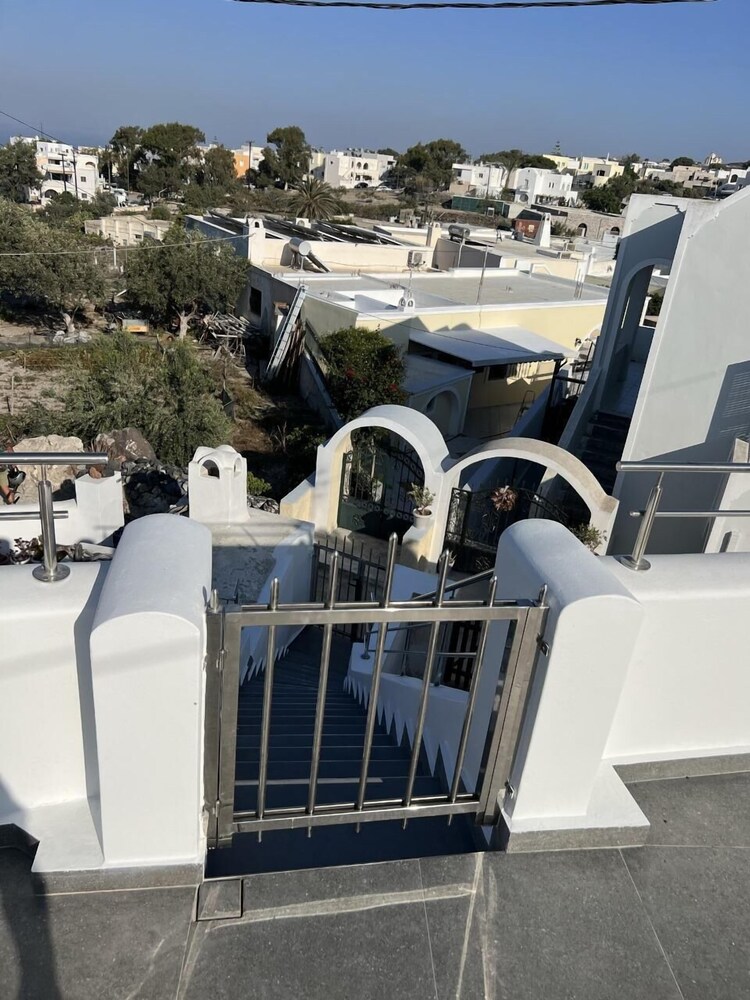New Villa Sostis