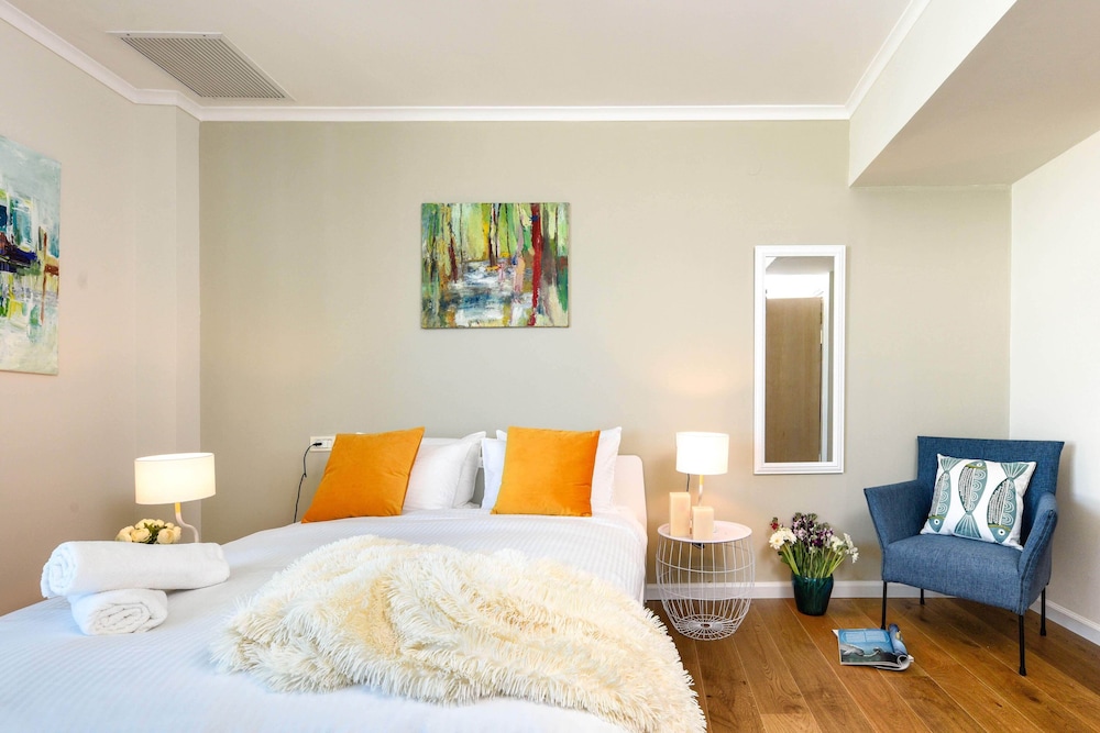 Beautiful w Balcony & Panoramic Sea View view 5