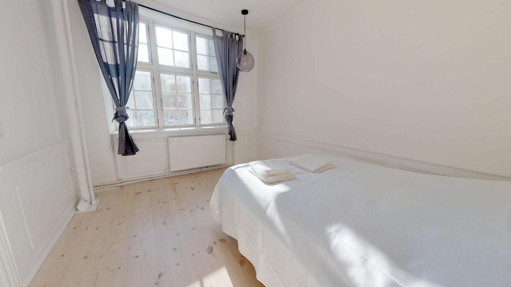 Fabulous Central Windsor Town House
