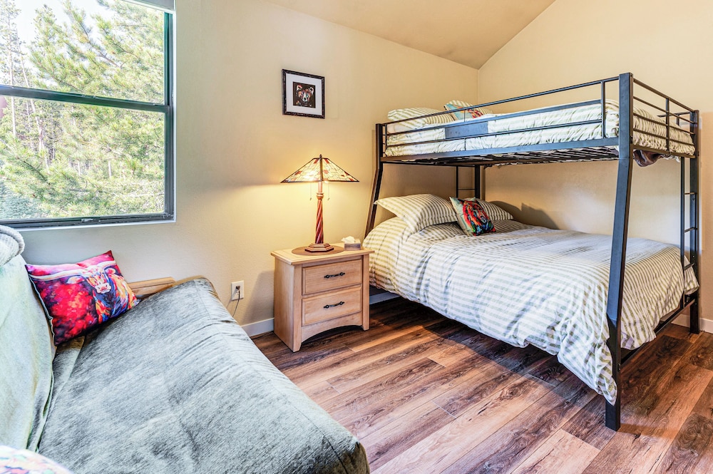 2 Mi to Winter Park Slopes: Mtn-view Condo!