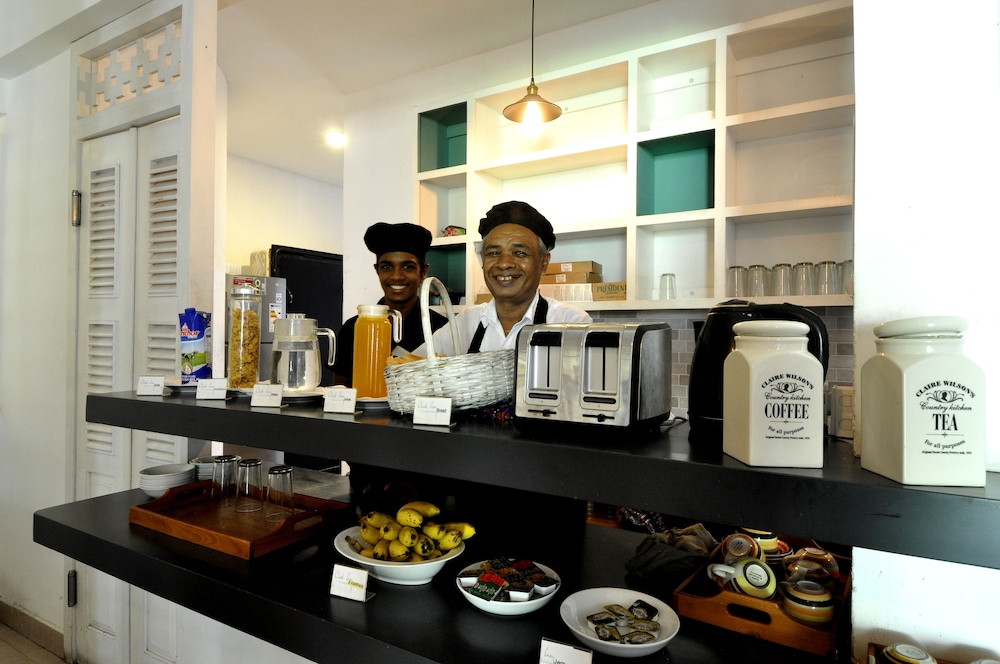 Clock Inn Dehiwala - Hostel