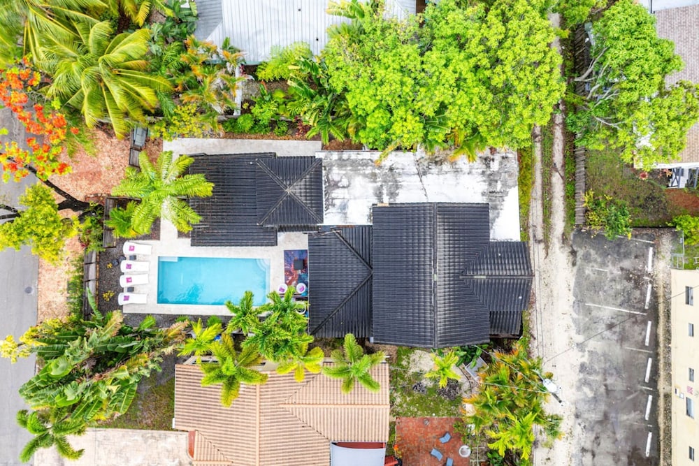 Chic Retreat Heated Pool Floats Close to Beach