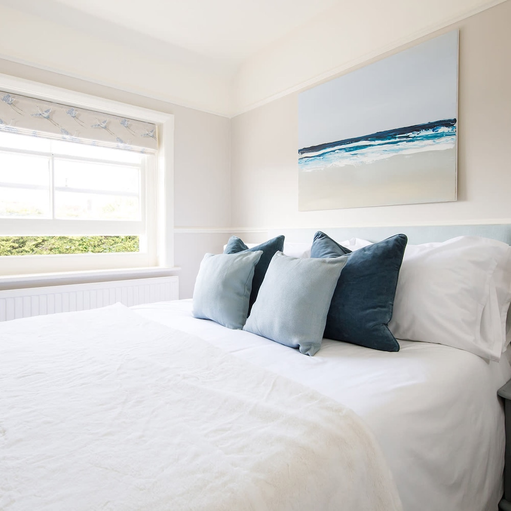 Rookwood - King Room in Gastro Pub West Wittering view 2