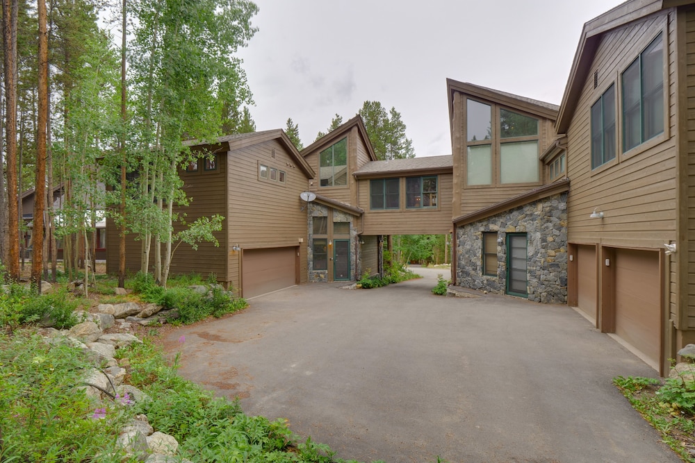 Hot Tub & Ski Shuttle: Rustic Breckenridge Retreat view 5