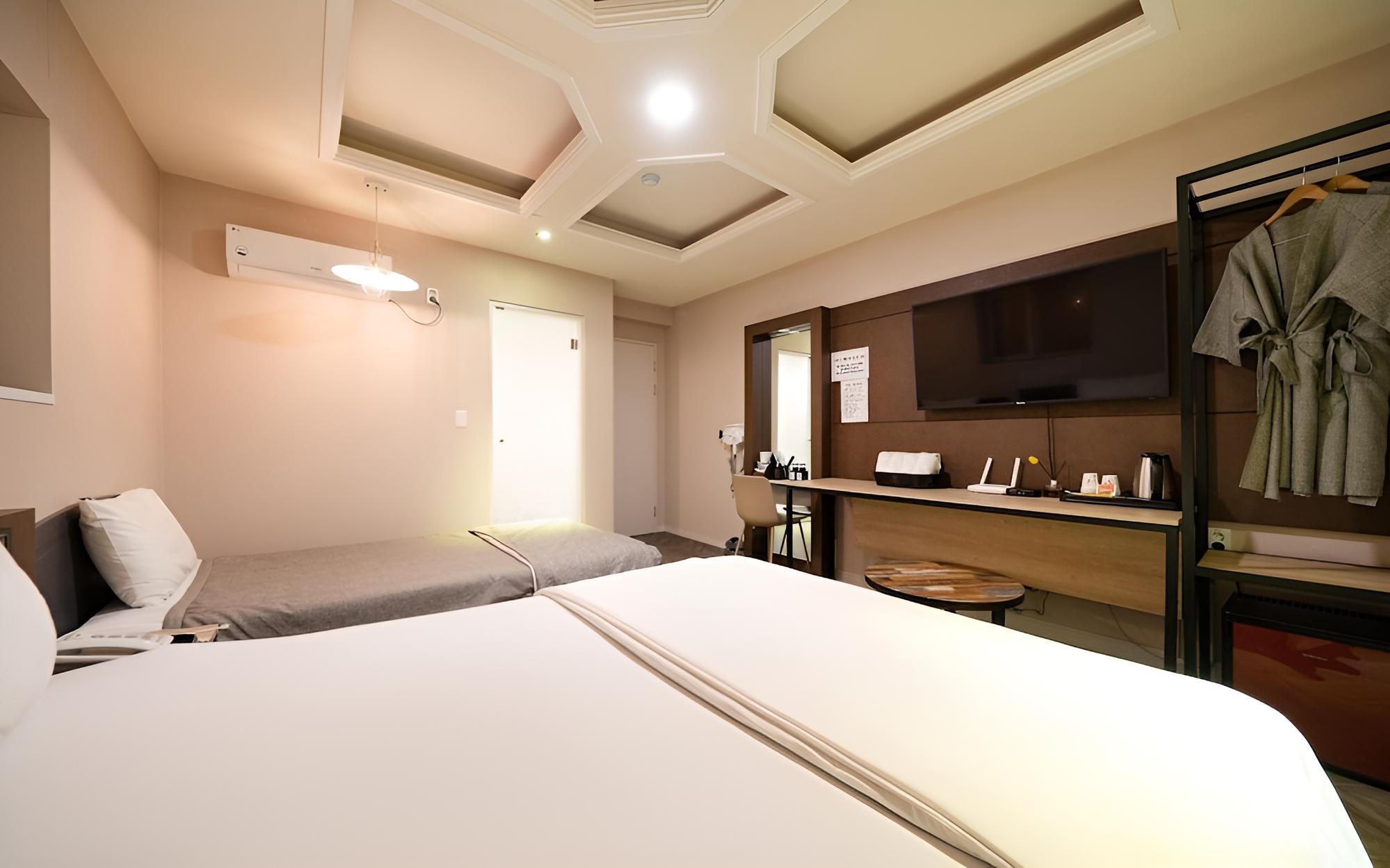 Ilsan Wainscot Hotel view 2
