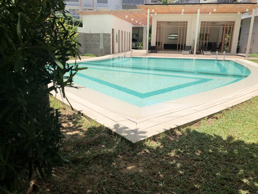 Cebu Vacations - Romantic Urban Getaway by Primitive Stay - Property Image 8