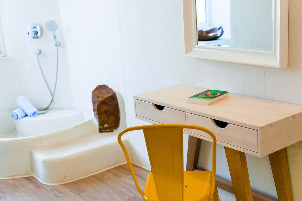 Kouros Home Hotel