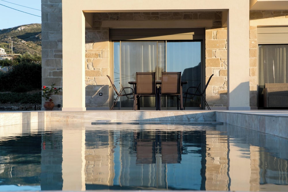 Amfitriti Villa