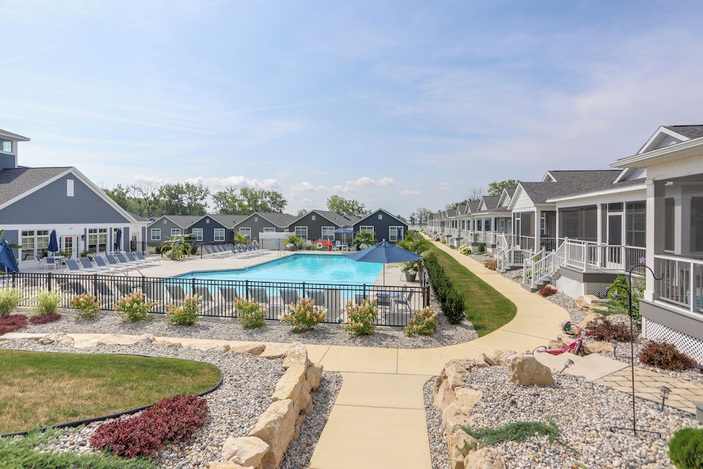 Furnished Screened Porch: Baypoint Resort Home!