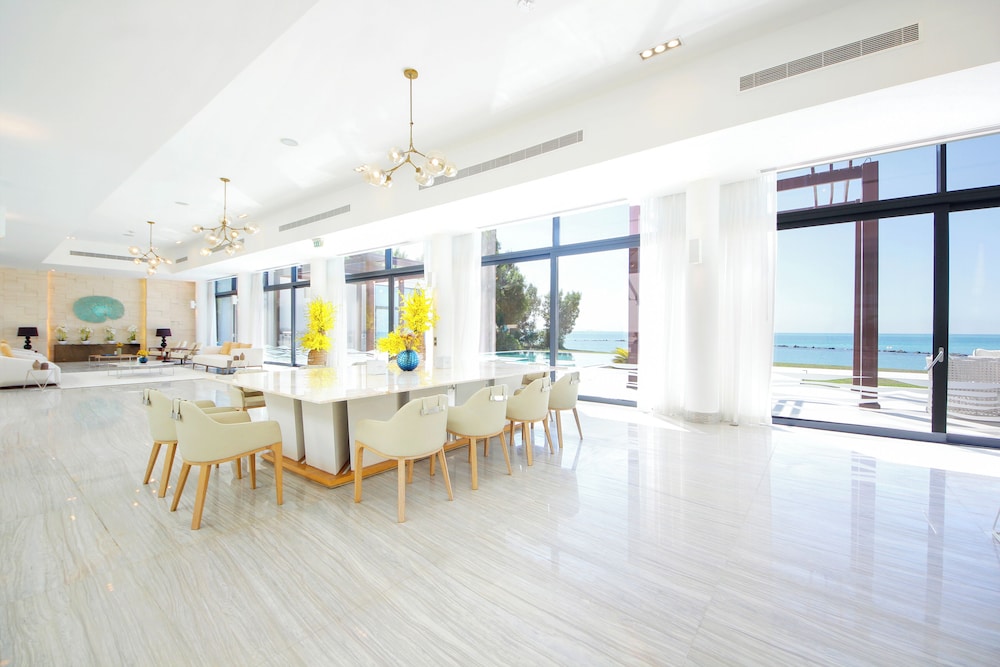 Royal Retreat Villa at Nurai Island