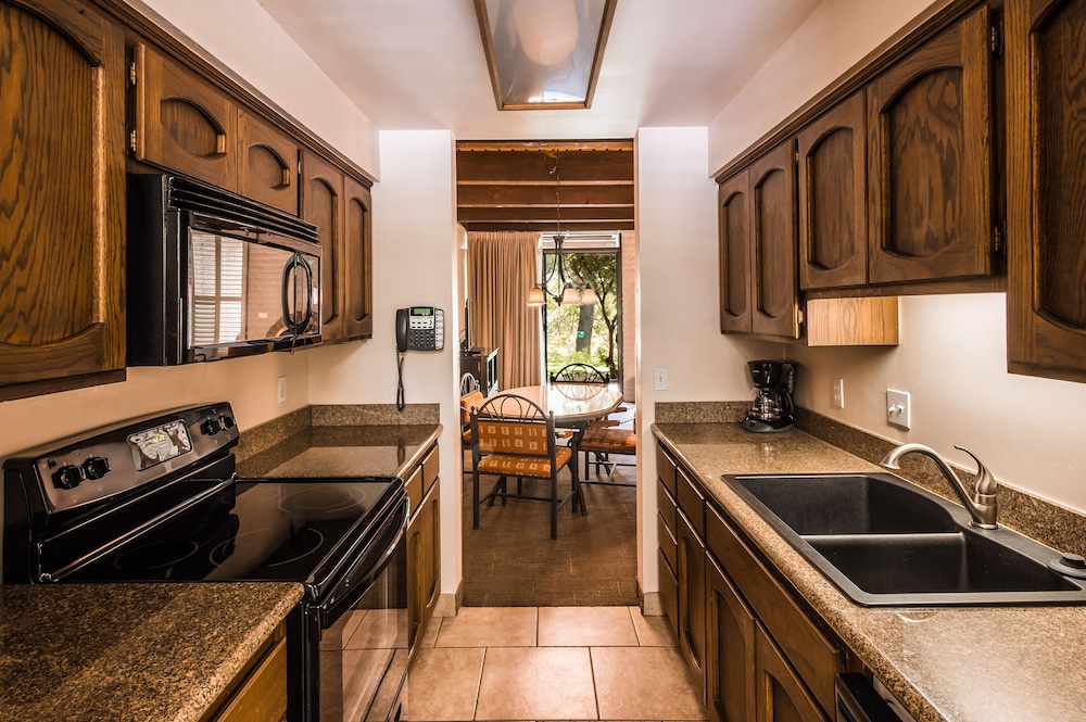 Arroyo Roble Resort at Oak Creek view 5