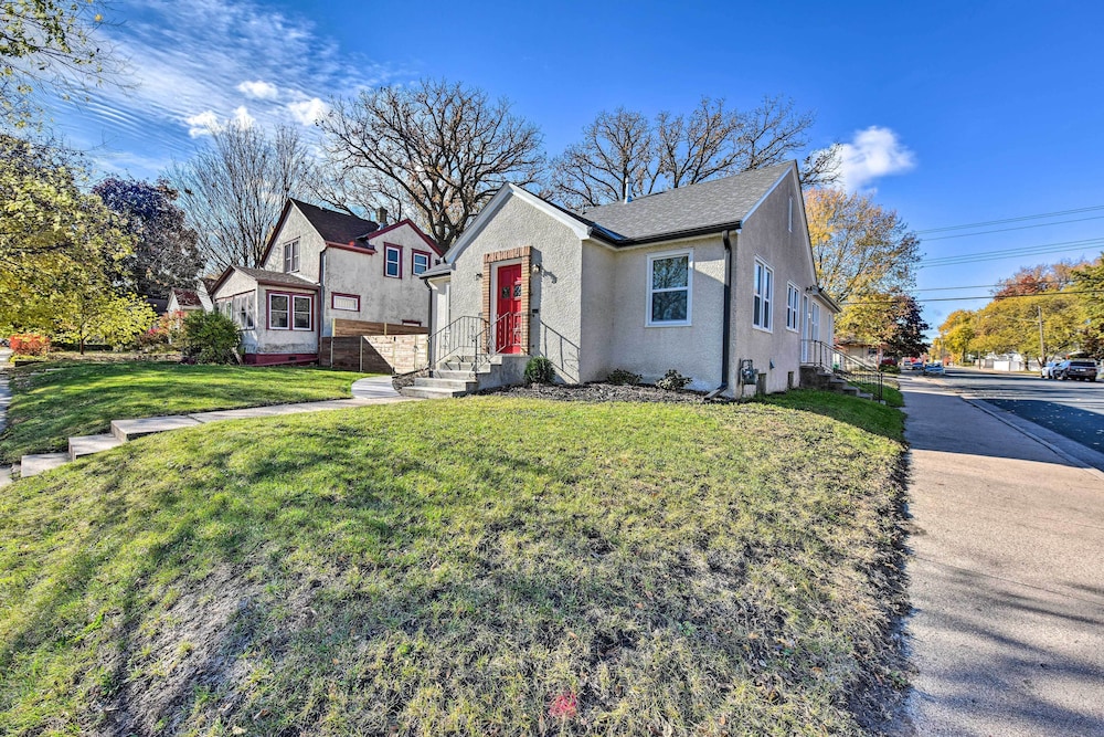 Cozy Home: Wifi, Parking, 5 Mi to Dtwn Mpls! view 2