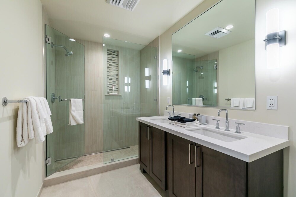 Crystal Bay Penthouse 301 3 Bedroom Condo