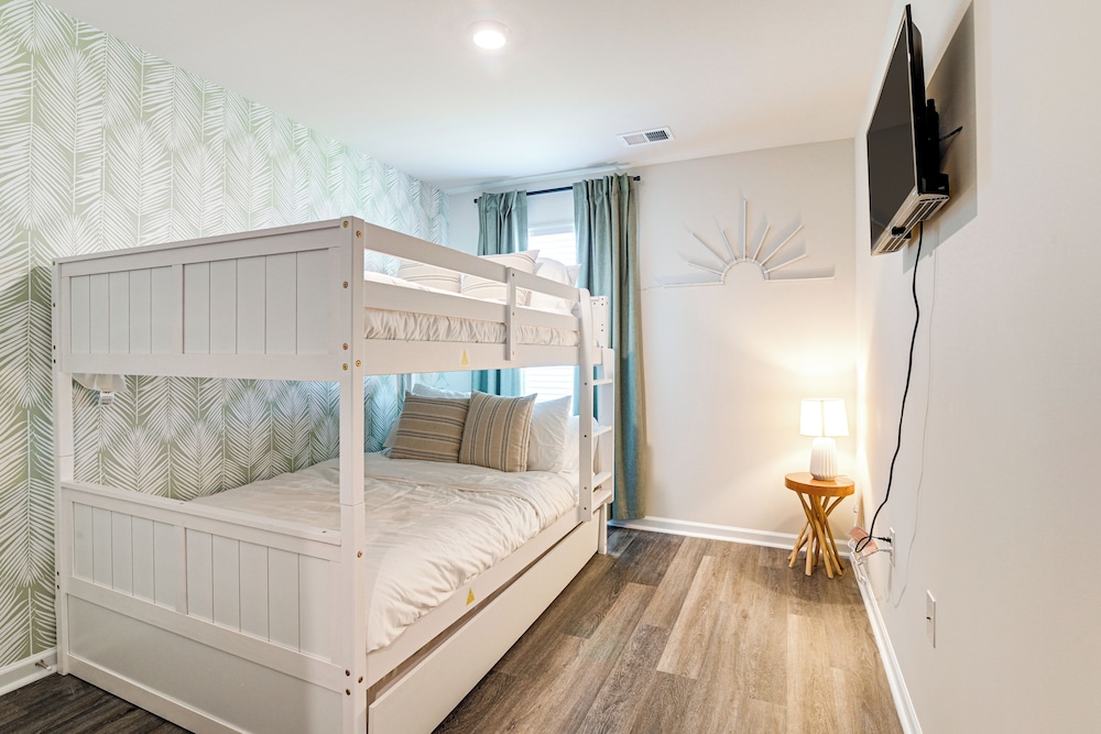 2 Mi to Shore: Newly Built Surfside Beach Gem