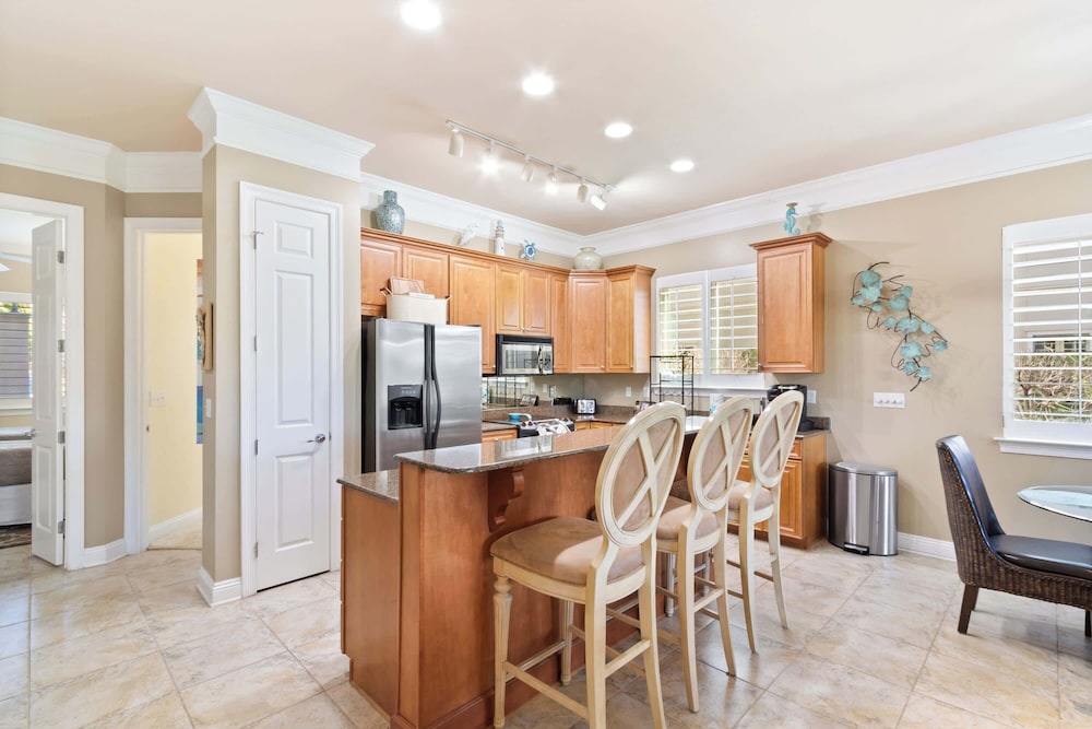 Luxury 3 Bed 3 Bath Resort Beaches Pool Golf