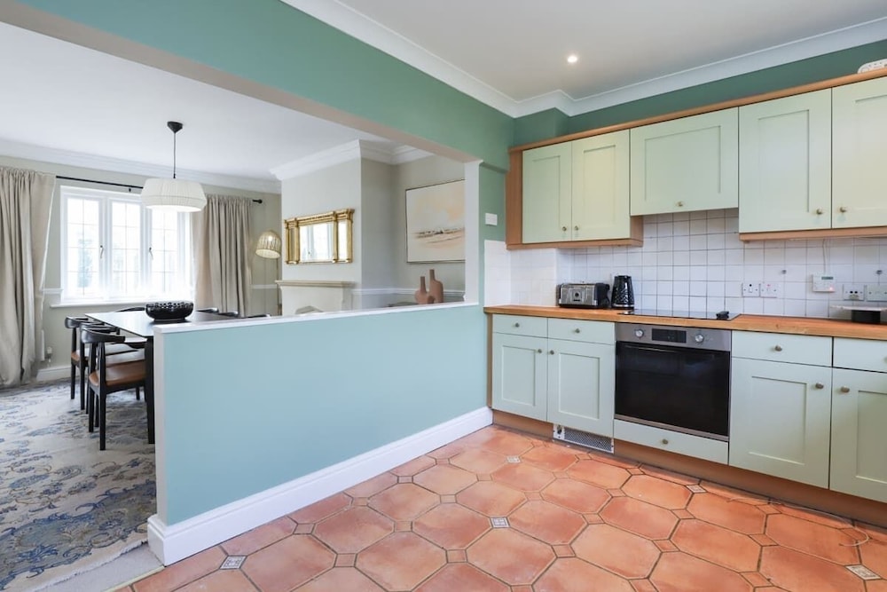 The Stow Secret Cottage - Breathtaking 5bdr Cottage With Parking + Garden view 5