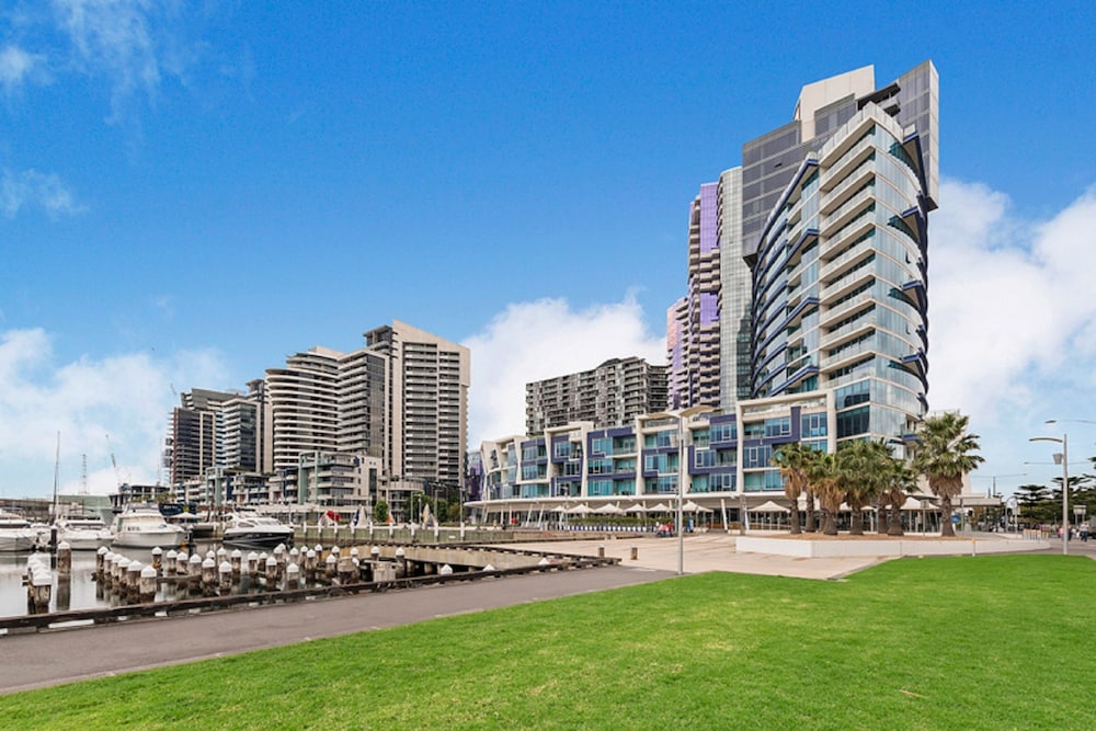 Docklands Private Collection of Apartments - NewQuay-0