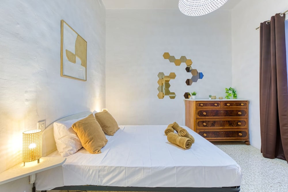 Lilly the Traditional Maltese Townhouse in Sliema