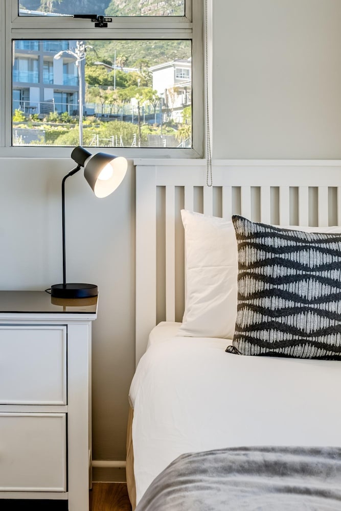 Ocean View 2 bed Apt in Camps Bay Skyline Heights