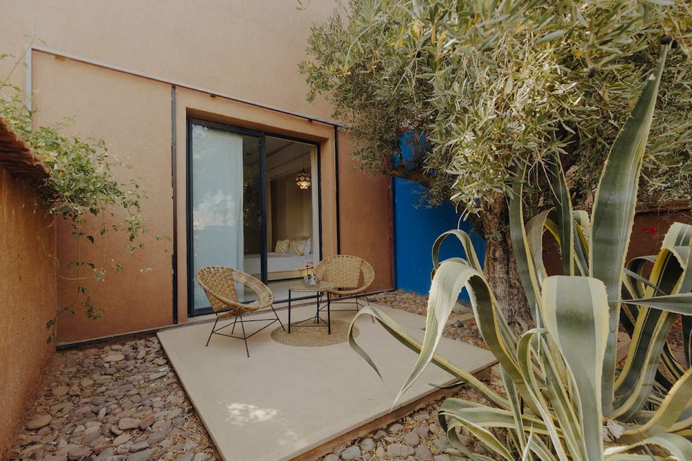 The Garden of Siredrah an Oasis With Pool and Hammam
