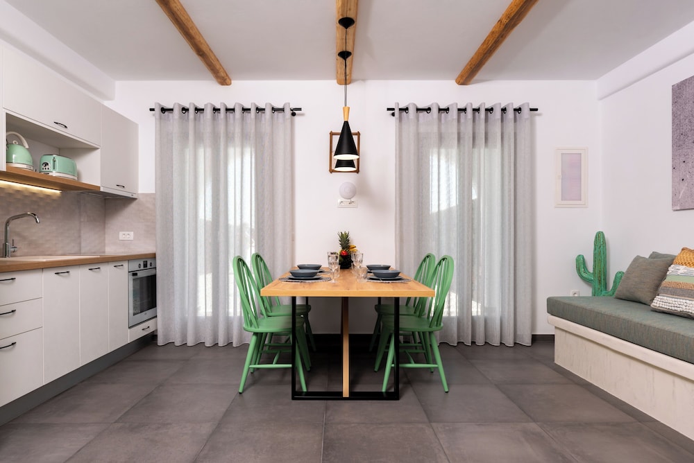 MODERN DOME HOMES OF SANTORINI
