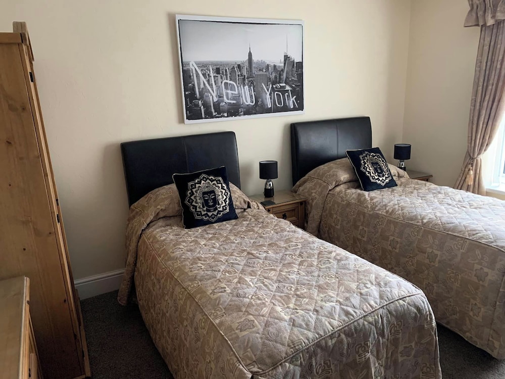 Skegness Vacations - The Northdale Hotel Ltd - Property Image 1