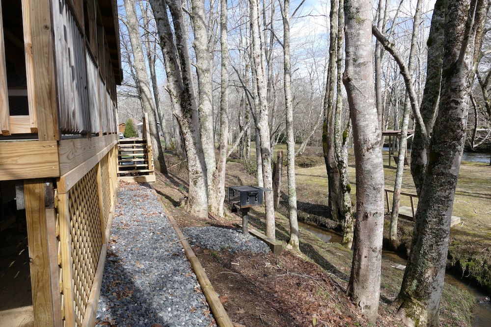 Linville River Log Cabins