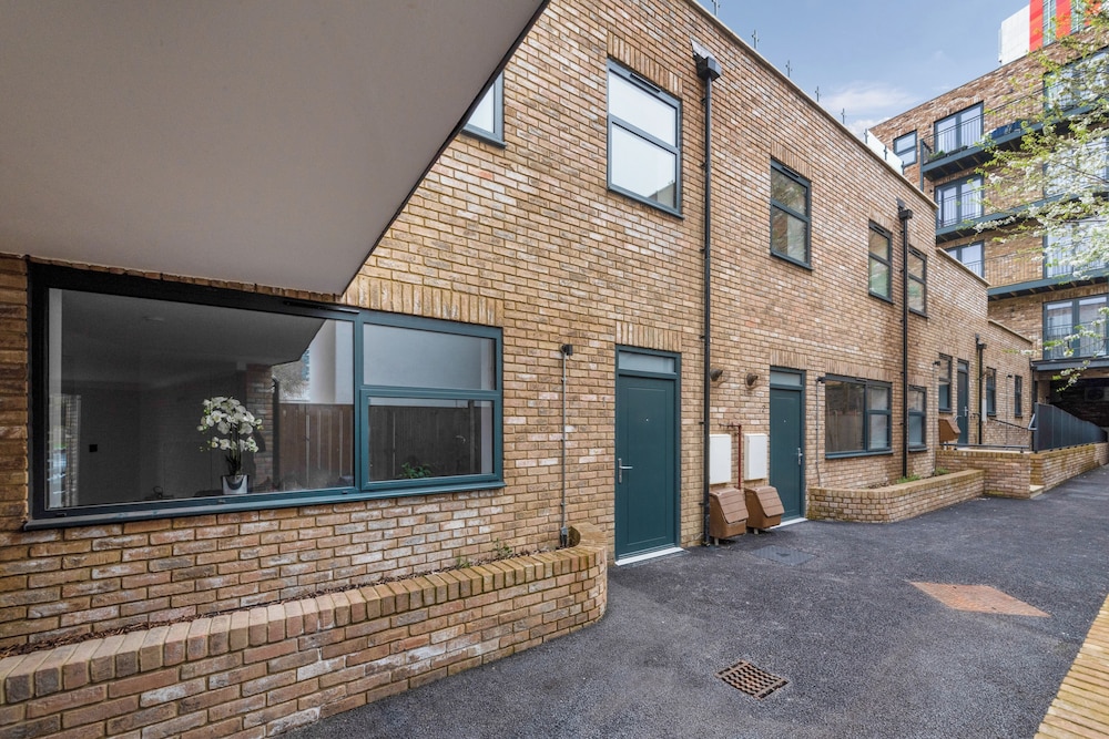 Cosy Modern Townhouse, 5mins to Tube, 02, Excel