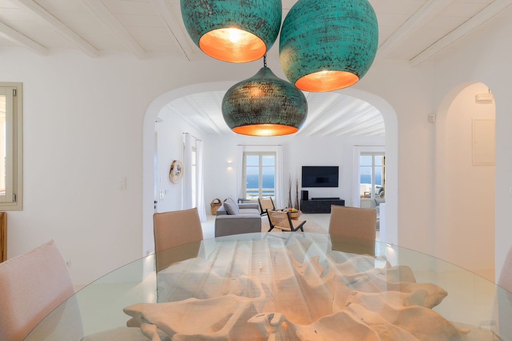 Renovated Luxury Oceanview Villa With Pool in Mykonos