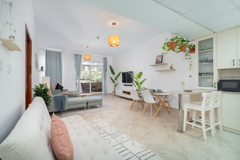 Cozy 1-bedroom Apartment for 5 in Motor City