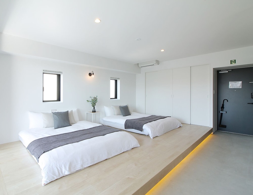 bHotel