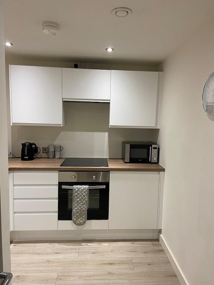 Captivating 2-bed Apartment in Bradford view 4