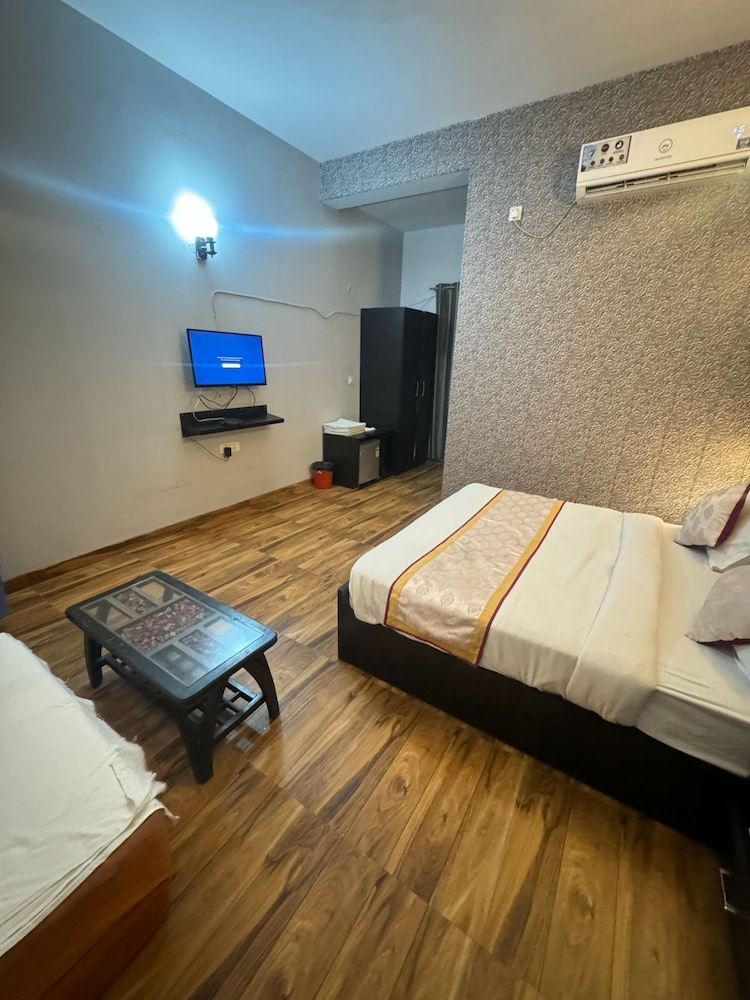Pearl Suites at Omex Enternity